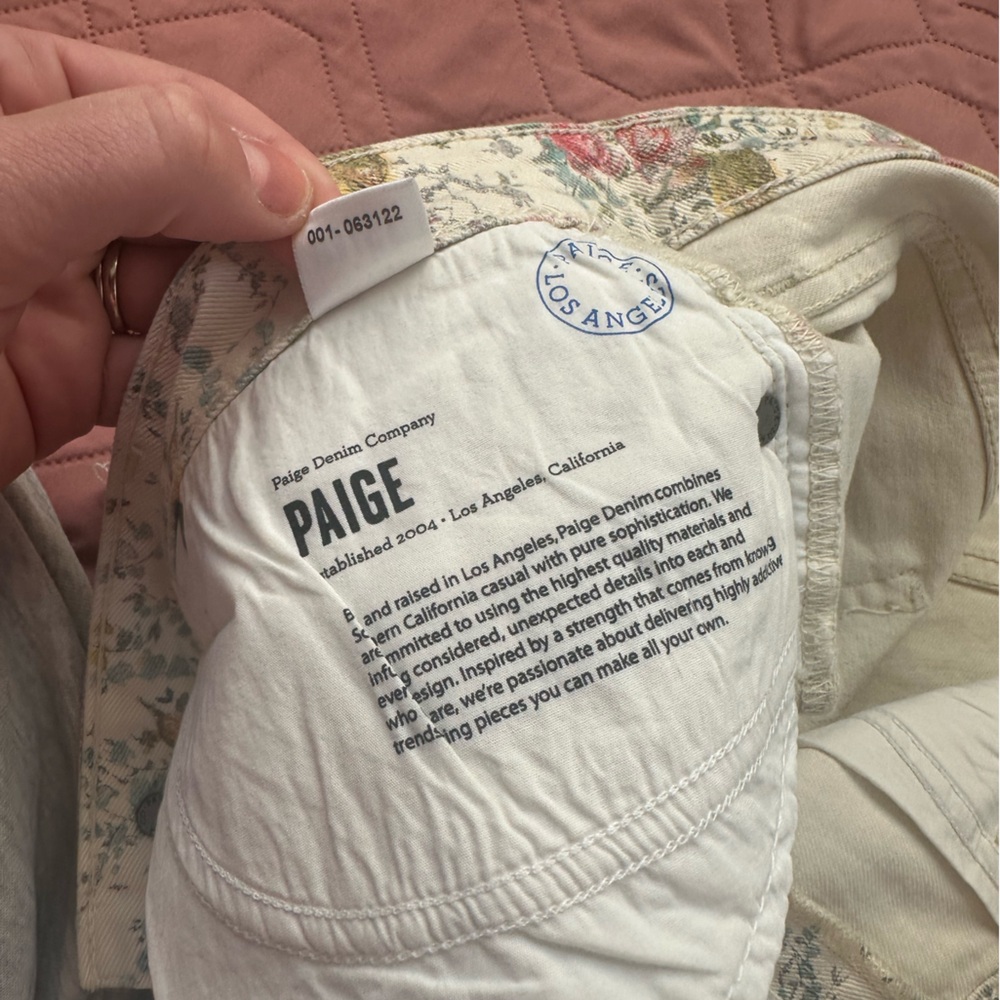NWT SZ 32 PAIGE Floral Jean Shorts - Cream and Red - Picture 9 of 9